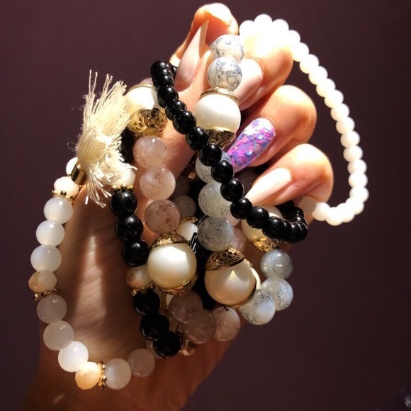 SALE ❗️ Set Tassel Bracelet - Picture 6 of 7